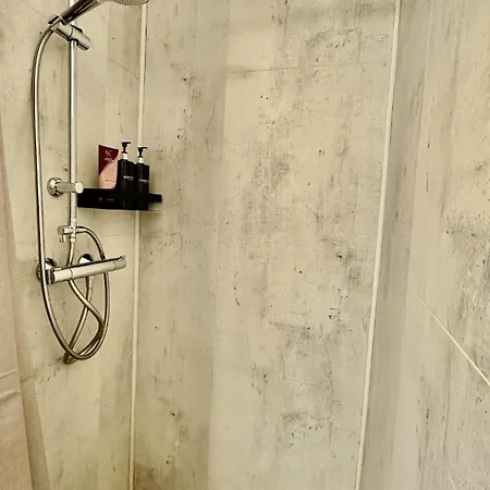 Comfortable Apartment, Excellent Location アパート